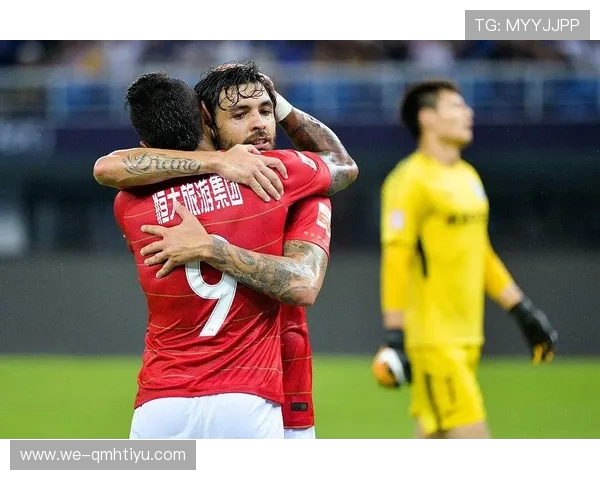 中超赛季新动态：顶级球员转会潮涌现，豪门争夺激烈再升级